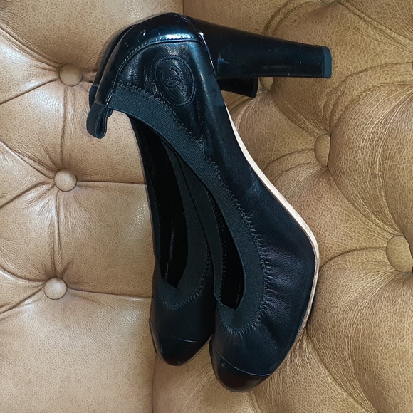Vintage '90s Chanel black leather heels size 40 US size 10 - Picture 1 of 9